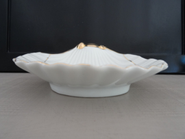 Schaaltje schelp - wit / goudkleurig - VERKOCHT