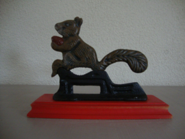 Notenkraker eekhoorn - VERKOCHT