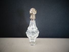 Oud parfumflesje - zilveren dopje - VERKOCHT