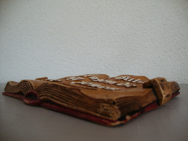 Religie - Boek aardewerk met tekst - VERKOCHT