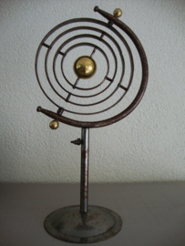 Metalen 'planetenstelsel' - decoratief - VERKOCHT