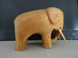 Houten beeldje - olifant - VERKOCHT