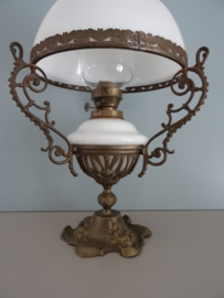 Oude olielamp - wit glas - VERKOCHT