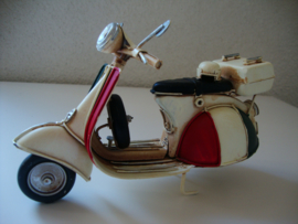 Blikken scooter Vespa met vlag Italië - VERKOCHT