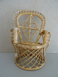 Vintage stoeltje - poppenstoeltje - plantenhouder - rotan - VERKOCHT