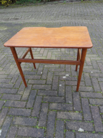 Vintage bijzettafeltje - VERKOCHT