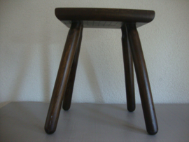 Klein houten krukje - VERKOCHT