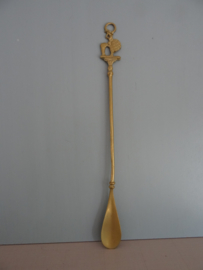 Lange schoenlepel - meisje met mand - koper of messing - VERKOCHT