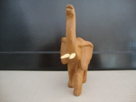 Houten beeldje olifant - VERKOCHT