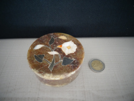 Natuurstenen doosje - rond - parelmoer inleg - bloem