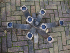 Grote houten kandelaar - draaibaar - robuust - vergrijsd - VERKOCHT