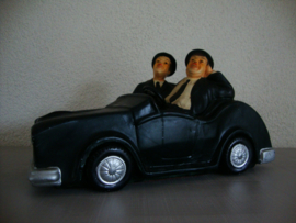 Beeld Laurel en Hardy - auto - vintage - VERKOCHT