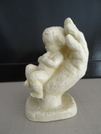 Beeldje baby op hand - VERKOCHT