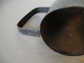 Oude liter beker - zwart - 1 liter - VERKOCHT