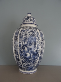 Dekselpot - vaas - blauw/wit - Italiaans - vlinders en bloem - VERKOCHT