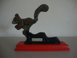 Notenkraker eekhoorn - VERKOCHT