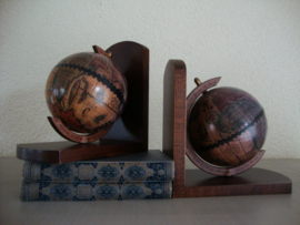 Vintage boekensteunen wereldbol - globe - VERKOCHT