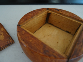 Houten doosje met bloemetjes - VERKOCHT