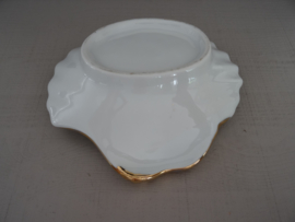 Schaaltje schelp - wit / goudkleurig - VERKOCHT