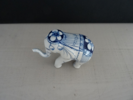 Beeldje olifant - blauw/wit - VERKOCHT