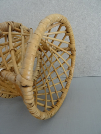 Vintage stoeltje - poppenstoeltje - plantenhouder - rotan - VERKOCHT