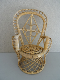 Vintage stoeltje - poppenstoeltje - plantenhouder - rotan - VERKOCHT