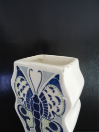 Oude vaas - vlinder - blauw/wit - VERKOCHT