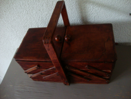 Oud houten naaikistje - VERKOCHT