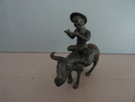 Chinees bronzen beeldje - man / jongen op os - buffel