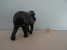 Beeldje olifant - kunststof zwart
