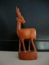 Houten beeldje steenbok - VERKOCHT