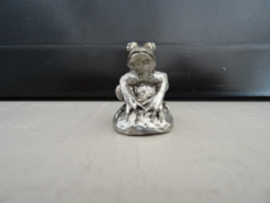 Miniatuur beeldje kikker - letterbak beeldje - VERKOCHT