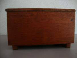Houten kistje - dekenkistje - VERKOCHT