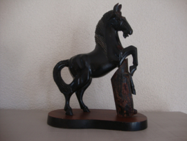 Houten beeld paard - VERKOCHT