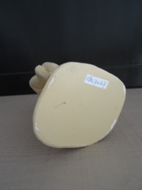 Beeldje baby op hand - VERKOCHT