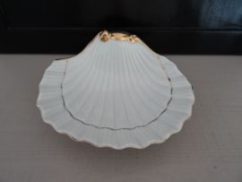 Schaaltje schelp - wit / goudkleurig - VERKOCHT
