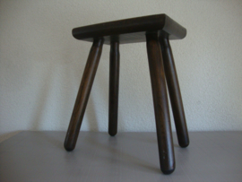 Klein houten krukje - VERKOCHT