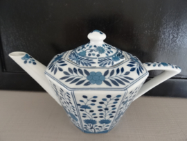 Theepotje blauw/wit - VERKOCHT