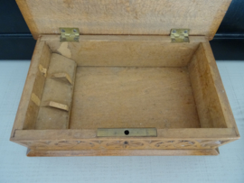 Houten kistje - Fries kerfsnijwerk - volkskunst - VERKOCHT