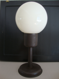Vintage tafellamp - witte (creme-kleurige) bol - VERKOCHT