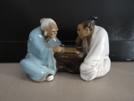 Mudman beeldje - Chinees- 2 schakende mannen - VERKOCHT