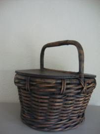 Mand met houten kleppen - VERKOCHT