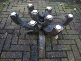 Grote houten kandelaar - draaibaar - robuust - vergrijsd - VERKOCHT
