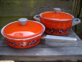 Vintage pannenset oranje - VERKOCHT