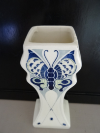 Oude vaas - vlinder - blauw/wit - VERKOCHT