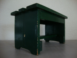 Oud groen krukje - VERKOCHT
