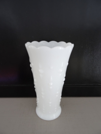 Vaas wit melkglas - VERKOCHT