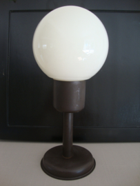 Vintage tafellamp - witte (creme-kleurige) bol - VERKOCHT