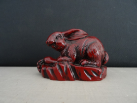 Beeldje konijn - rood - VERKOCHT