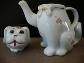 Vintage theepotje - kindertheepotje - hondje - VERKOCHT
